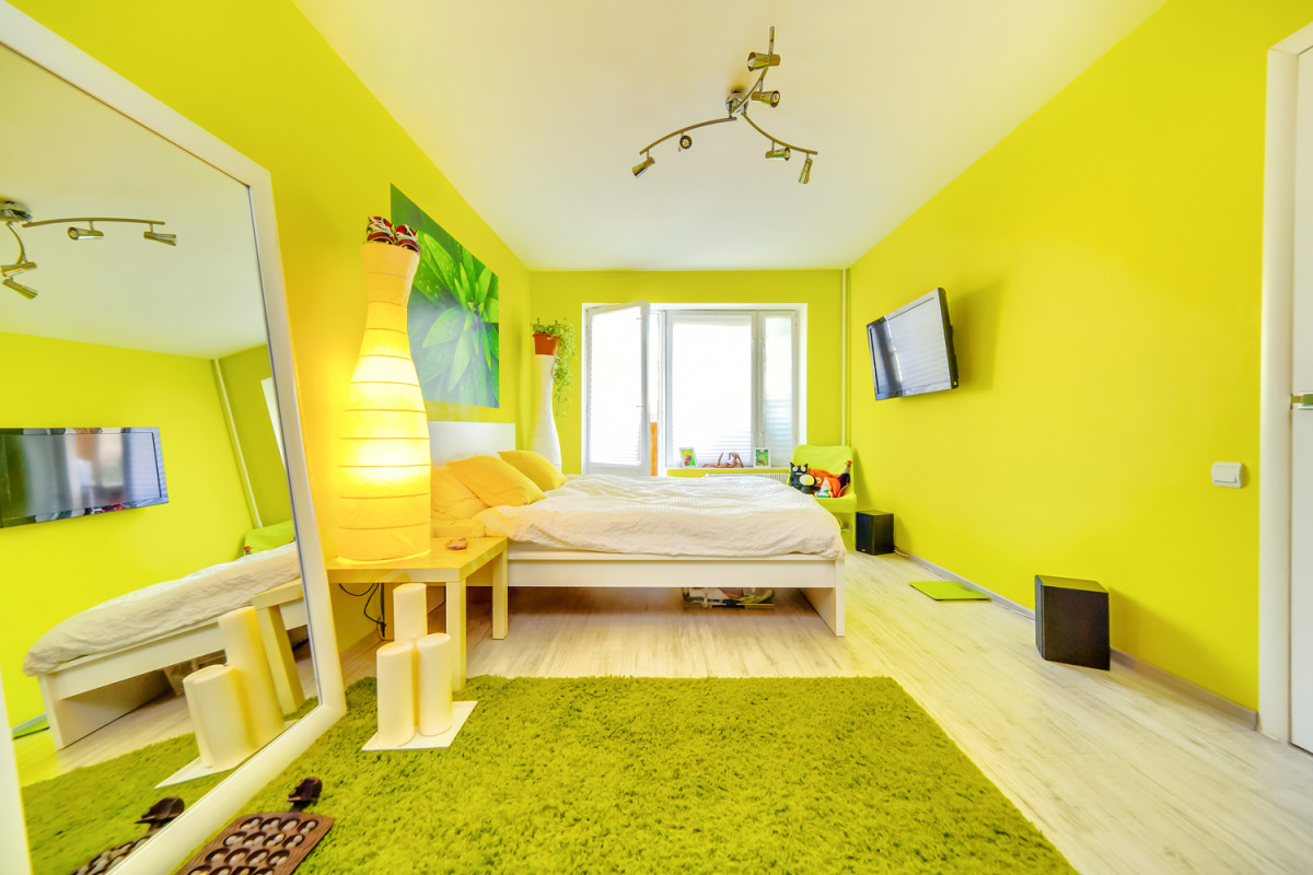 Ярки ремонтные. Салатовые стены. Интерьер в желтых тонах. Комната в желтом цвете. Комната в желто зеленых тонах.