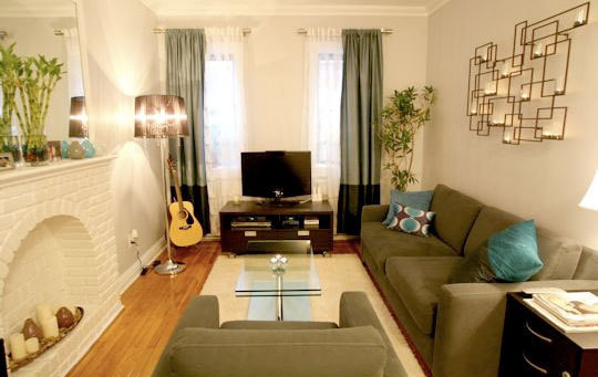 El diseño de la sala de estar en un pequeño apartamento