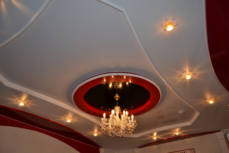 Two-level ceiling