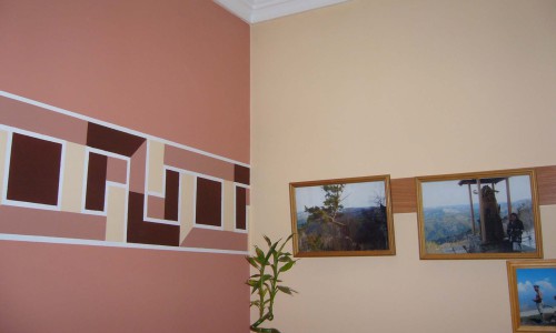 Фарбування стіни колерами