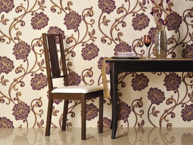Wallpaper in the design of the room